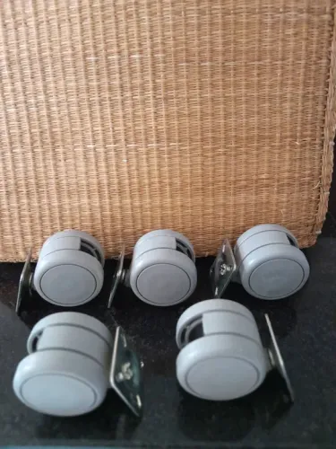 Rodízios 5 unidades 6 cm altura semi novos
