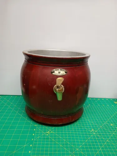 Chopeira rústica em madeira para decoração ou restauração