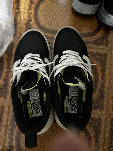 Tênis Vans Preto e Branco
