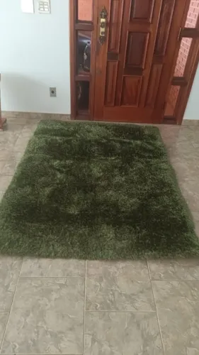 TAPETE SHAGGY VERDE NOVO 2,00 m x 1,50 m