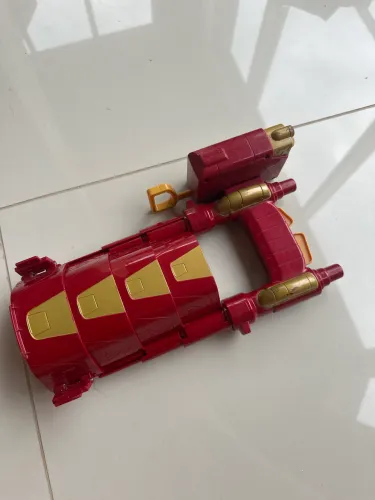 Lançador / Braço do Homem de Ferro da Nerf  - Marvel Avengers 