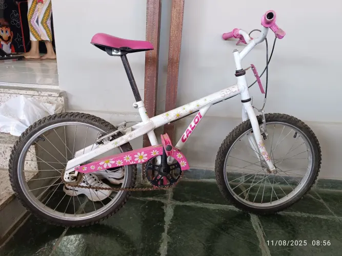 Bicicleta Infantil Caloi com design floral