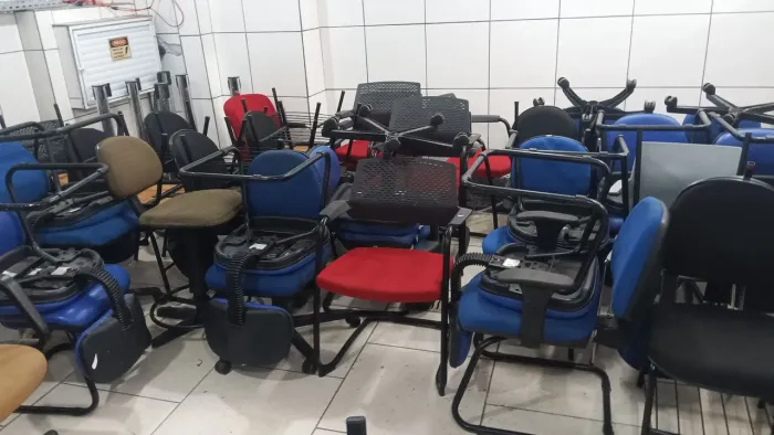 Lote de Cadeiras para Escritório - Diversas Cores