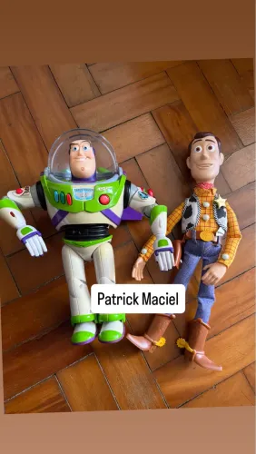 Boneco do BUZZ LIGHTYER e do WOODY Disney original