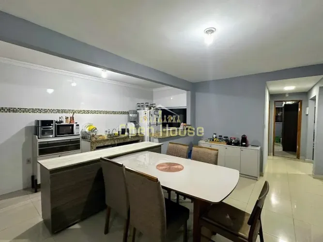 Casa para Alugar na Vila Santa Cecília | 8 Quartos, 4 Banheiros e Excelente Localização pa