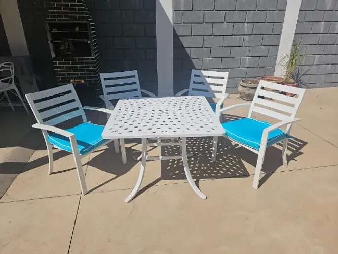 Conjunto Mesa + 4 Cadeiras de Alumínio - Área Externa - Com Almofadas