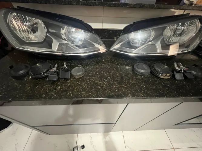 Vendo Farol Golf TSI ano 2013 a 2017 original