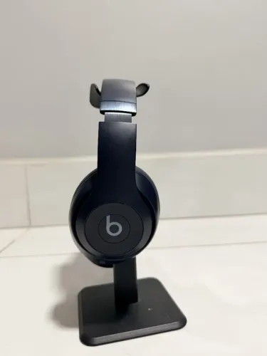 Beats Studio Pro azul-escuro - com acessórios
