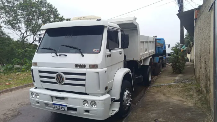 Caminhão basculante VW 17-210