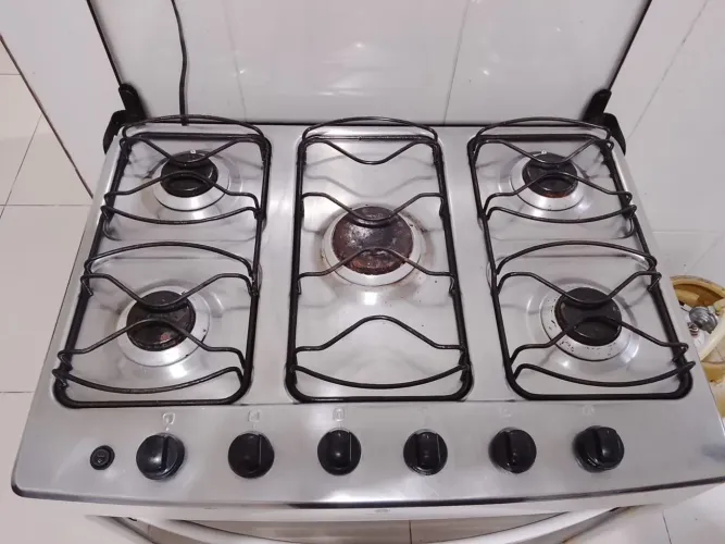Vendo fogão 5 bocas. Condições a consultar 