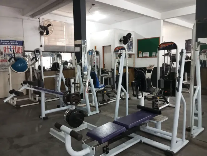 Oportunidade Academia Raiz Completa muitos equipamentos