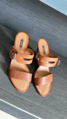 Linda sandália Arezzo tamanho 37