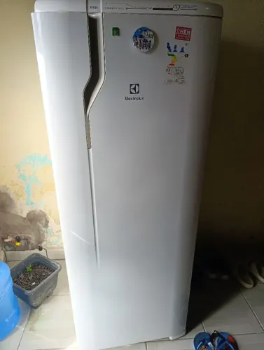 Vende-se geladeira eletrolux 