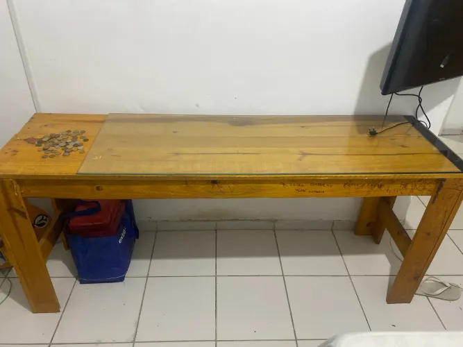 MESA DE PALLET COM VIDRO