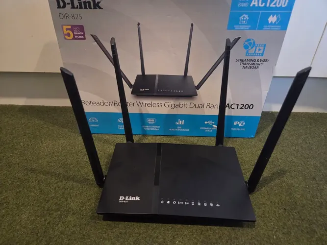 Roteador D-Link AC1200 DIR-825 Gigabit
