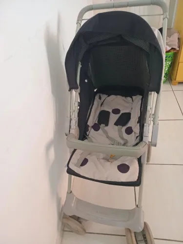 Vendo carrinho de bebê
