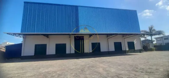 Galpão com escritório, banheiro e cozinha para locação em Tijucas - SC