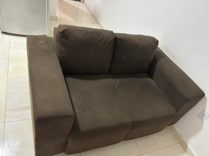 Sofá de dois lugares