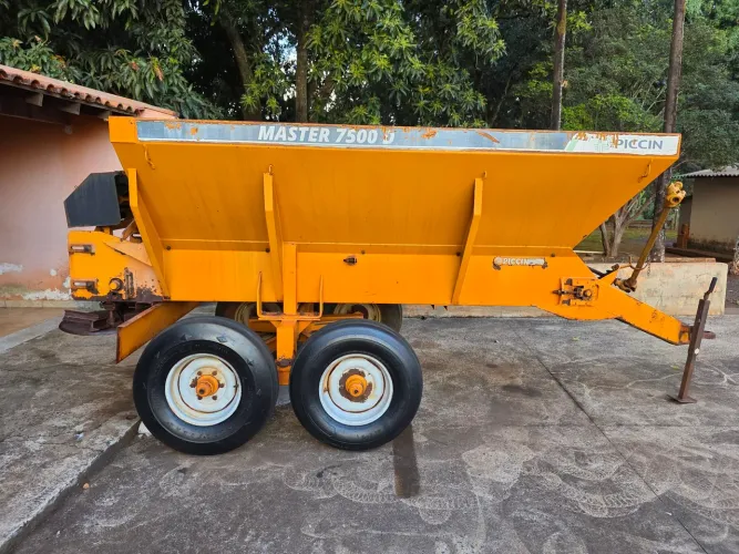 DISTRIBUIDOR DE CALCÁRIO PICCIN 7500