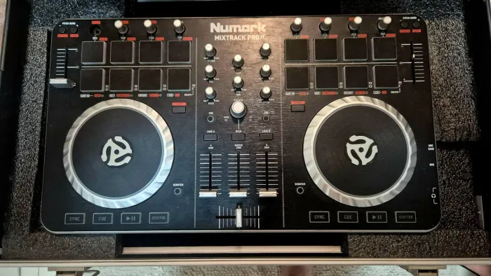 Controladora DJ Numark Mixtrack PRO II
