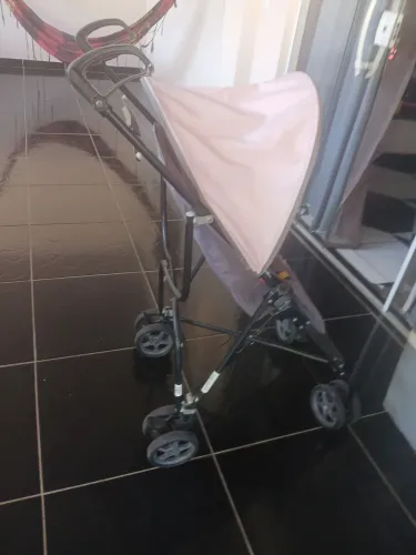 Carinho de bebê de passeio