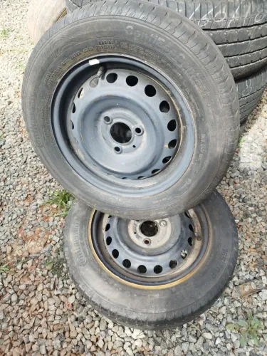 Vendo estepe de kwid 3 furos com pneu