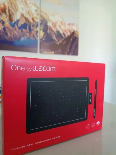Mesa Digitalizadora One By Wacom CTL472, Pequena, Pen LP- 190K, Preto e Vermelho