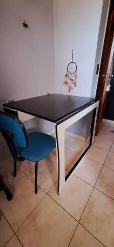 Mesa de estudo / pentiadeira