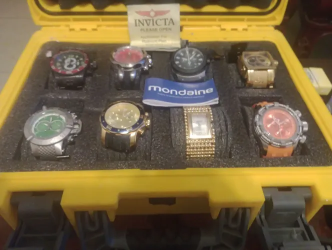 Conjunto de relógios invicta com maleta