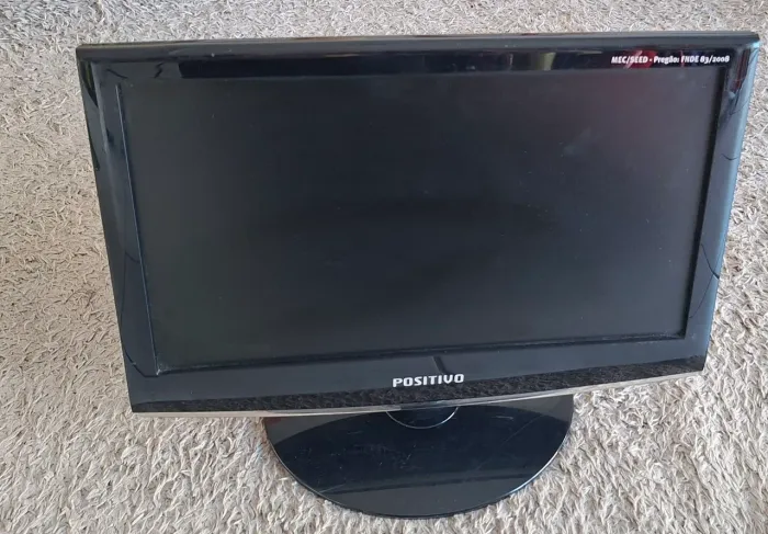 Monitor positivo 15 polegadas. Produto usado