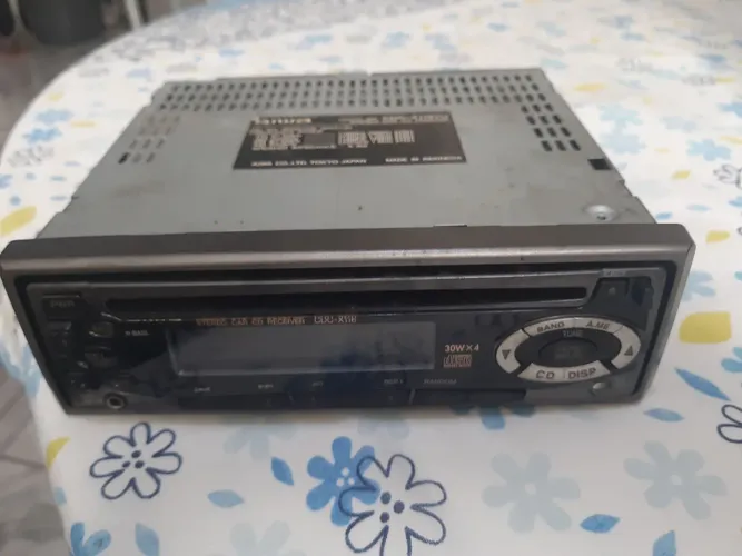 Auto falantes, Tweeter e toca CD.