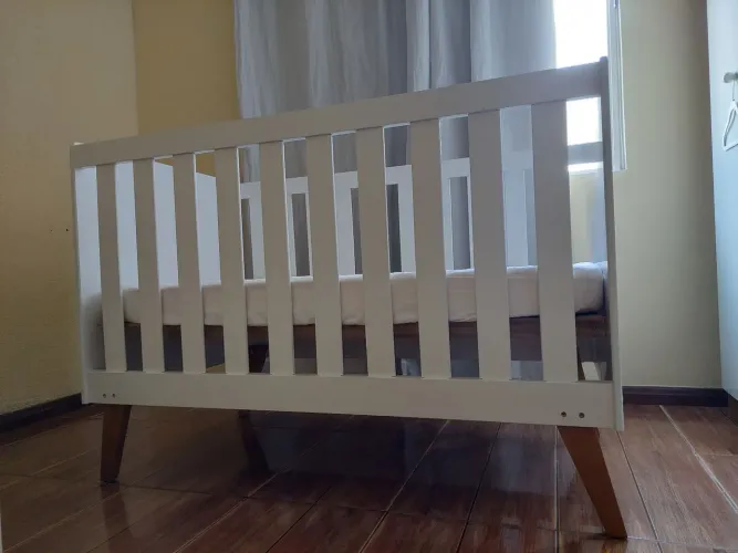 Berço retrô com colchão