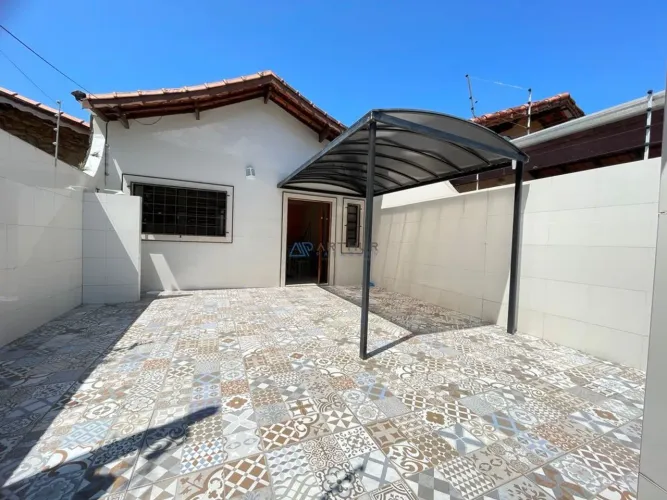 Casa a venda em Praia Grande no Solemar a 100 metros da praia