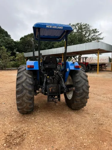 TRATOR AGRÍCOLA