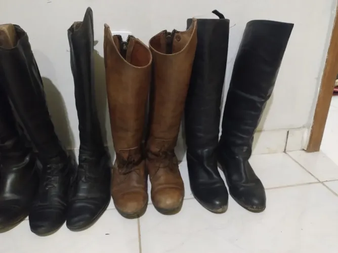 Bota e capacete