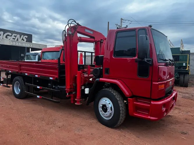 Ford Cargo 1317 com Munk Rodomaq 12t