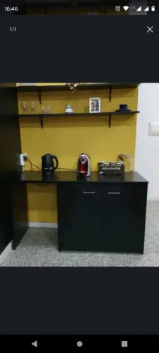Armário escritório ou casa com duas portas espaçosas e espaço para frigobar 
