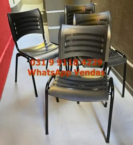 Cadeiras na cor preta novas Frete grátis