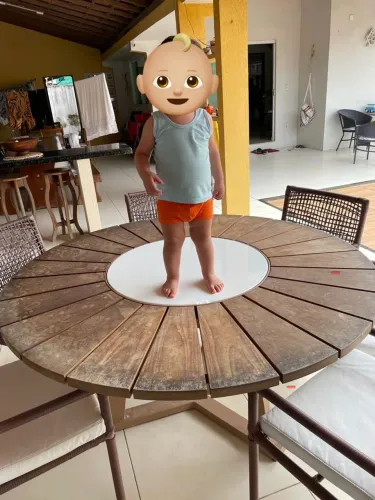Mesa com tampo giratório