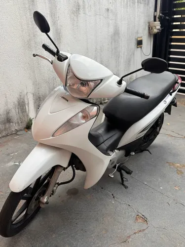 Vendo Honda Biz ano 2014, muito bem conservada e funcionando perfeitamente