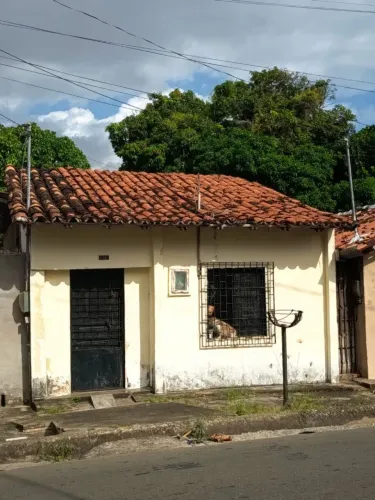 Casa pra vender no Anil, bem localizada 
