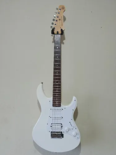 Guitarra Yamaha Pacífica PAC012