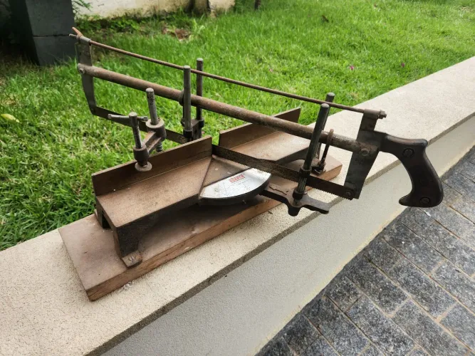 Esquadrejadeira Manual Profissional - Antiga e Robusta