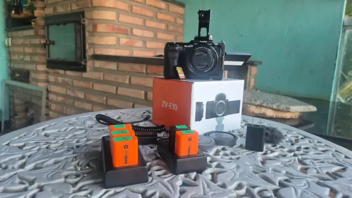 Zve10 + Lente, baterias, cartão e acessórios
