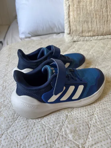 Tênis adidas infantil tamanho 31 semi novo