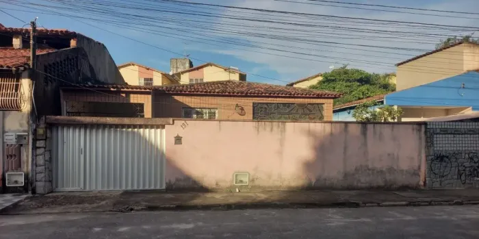 Casa a venda 3 quartos no bairro São Gerardo em perfeito estado de conservação.