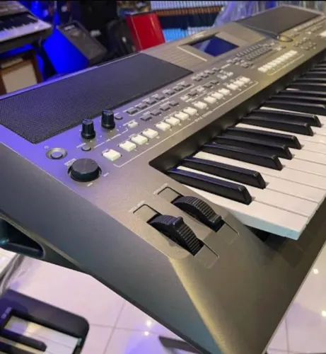 Teclado yamanha PSR s670
