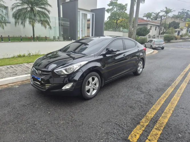 Hyundai Elantra GLS 2.0 16V Flex Aut. 2013