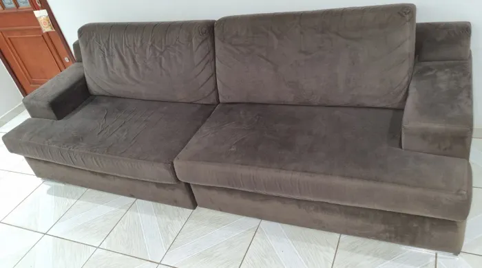 Dois Sofás de 2 lugares cada