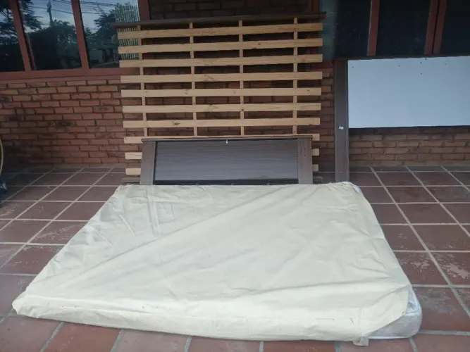 Cama de casal + colchão 